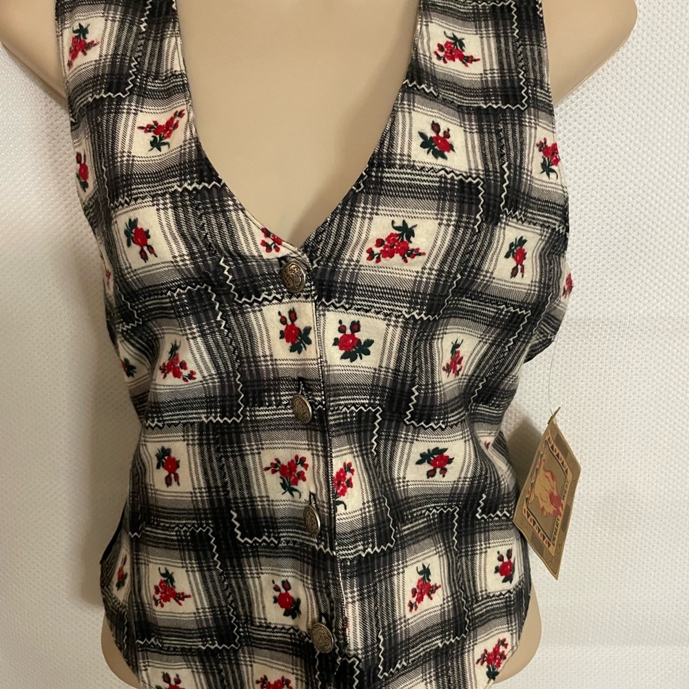 Stylish Plaid Button-Up Blouse with Floral Accents